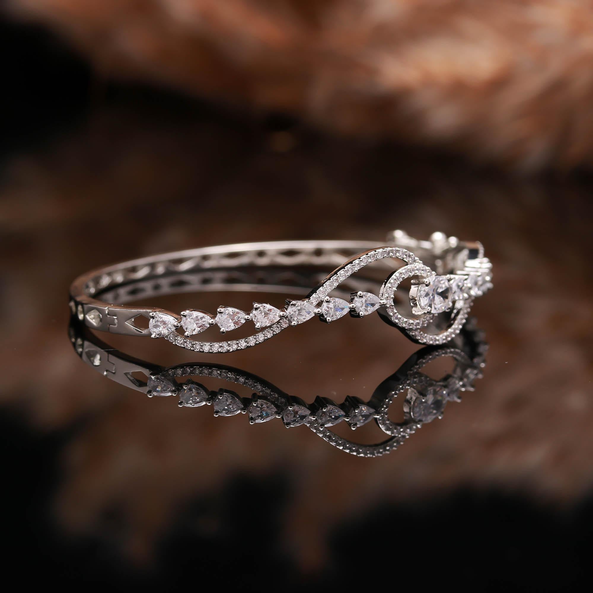 The Urban Link - Modern Silver Cuff - Haamsi