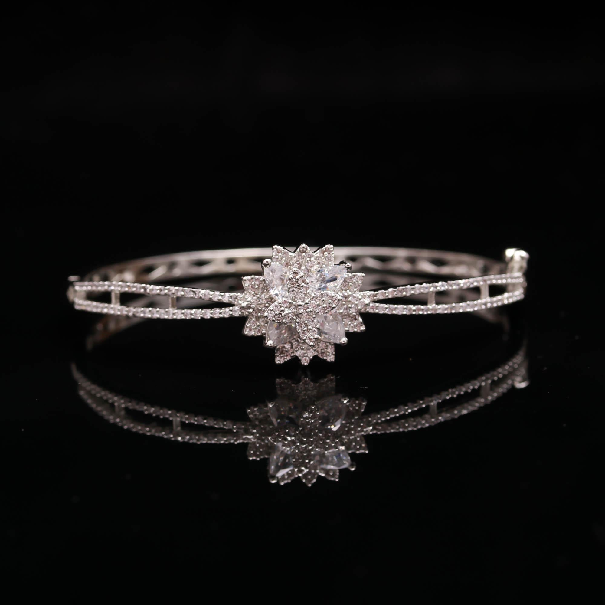 The Everyday Glint - Simple Silver Essential - Haamsi