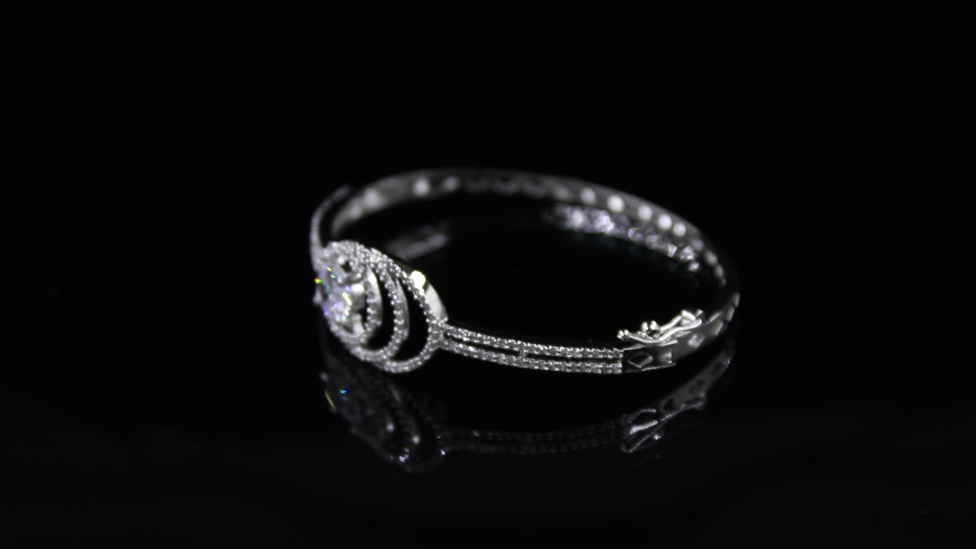 Luxury Silver Diamond Bracelet – Elegant Bangle for Women